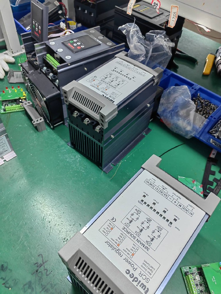 在易燃易爆的危险环境中，电力调整器是否具备防爆职能？或者必要采取什么特殊措施？